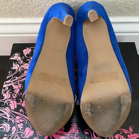 Qupid Suede Peep Toe Platform Stiletto Heels - Picture 5 of 5